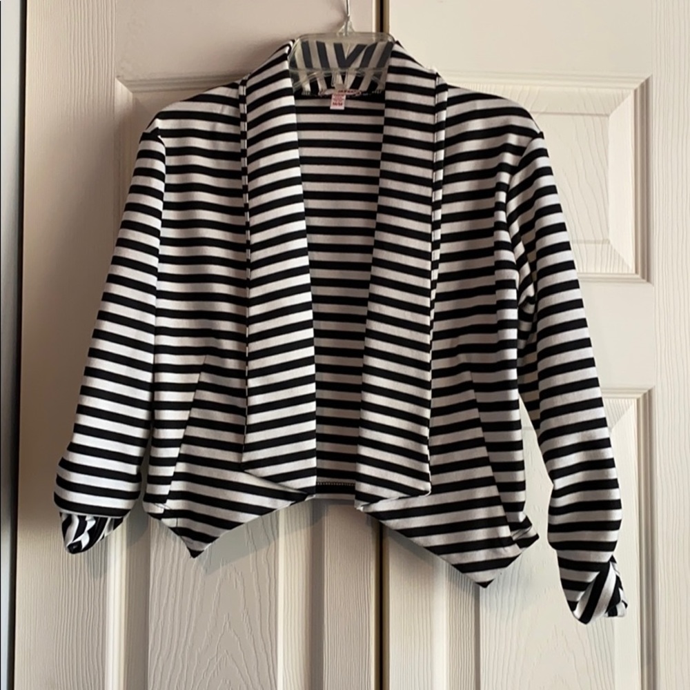 Women’s black & white stripped cropped blazer